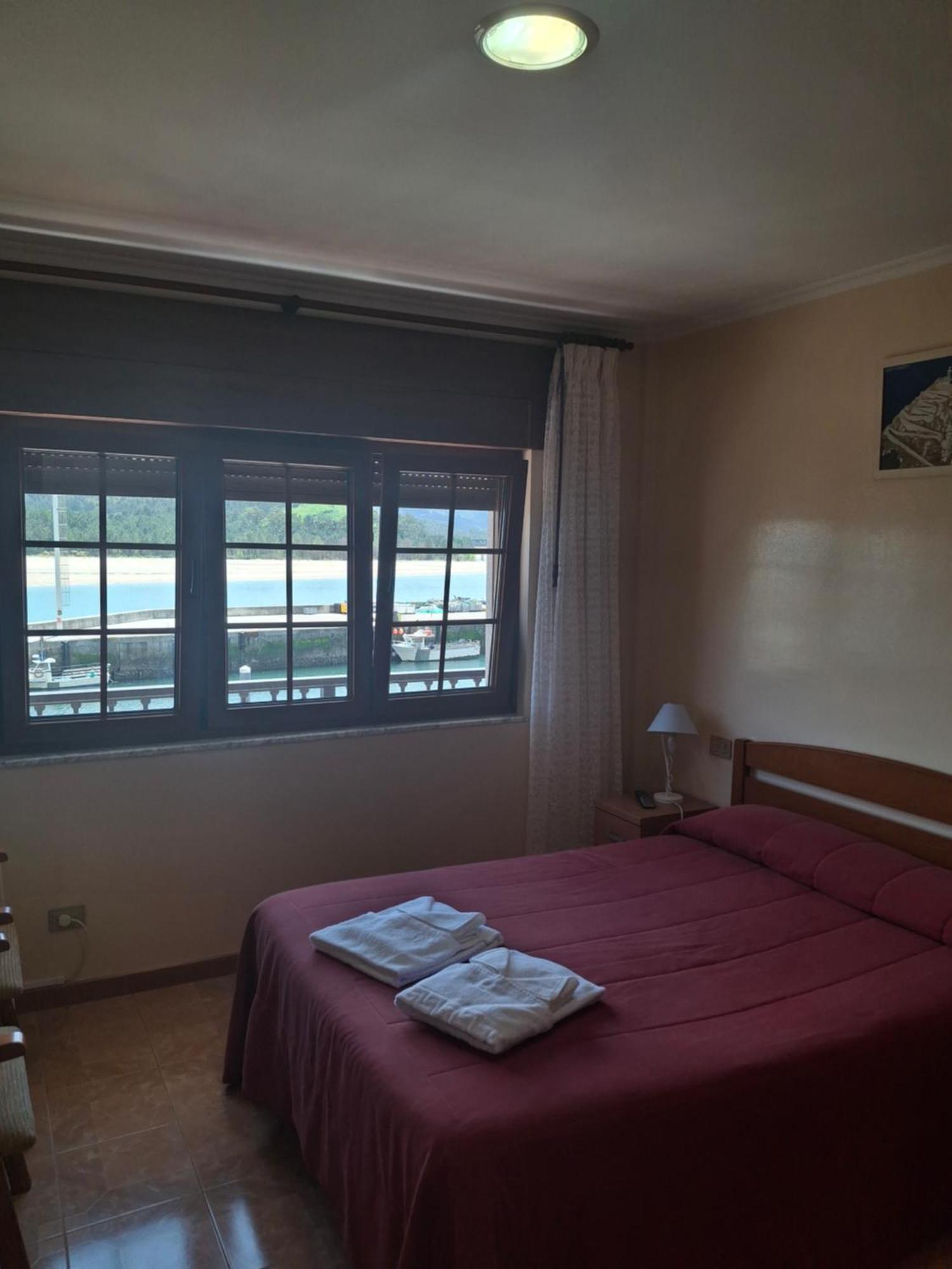 Hostal La Marina Porto do Barqueiro Buitenkant foto